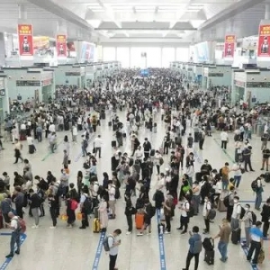 长三角铁路国庆当日发送旅客253.6万，创今年单日客发新高！