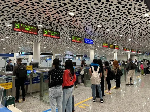 端午节假期 深圳机场口岸出入境人员同比增长约83%！
