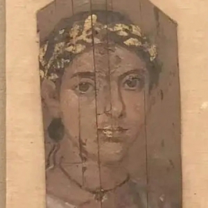古埃及文明大展上两幅特别的肖像画，人物嘴上为啥要涂金？