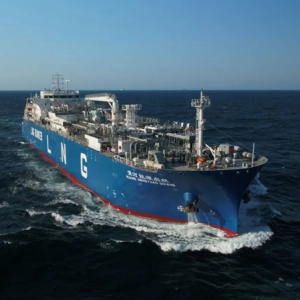 全球首款、中国首制！这艘江海直达型LNG加注运输船命名交付