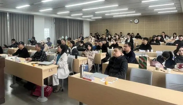 杭州市钱塘区专家赴上海交通大学讲学，赋能人工智能与学科教学的深度融合