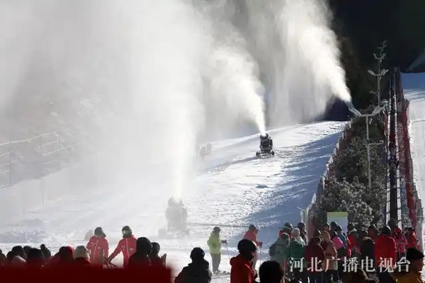 石家庄：加紧人工造雪 迎接冰雪旅游季