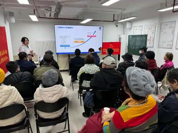 连花健康呼吸公益行｜走进北京芍药居五社区 提醒居民关注冬季防病