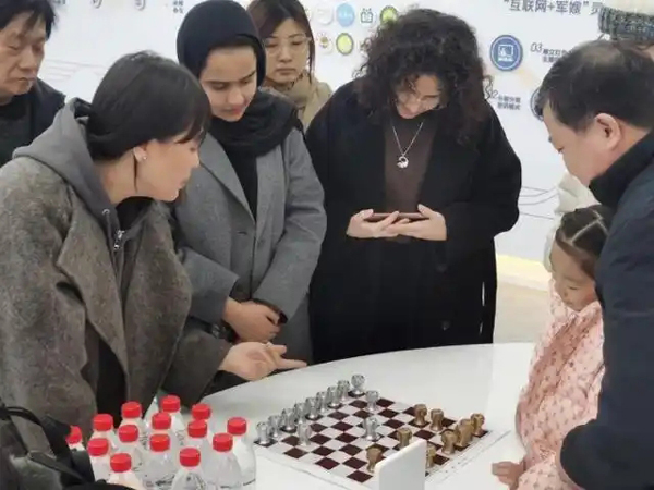 你下过中国年棋吗？这种问世于宁波鄞州的文化棋很受年轻人欢迎