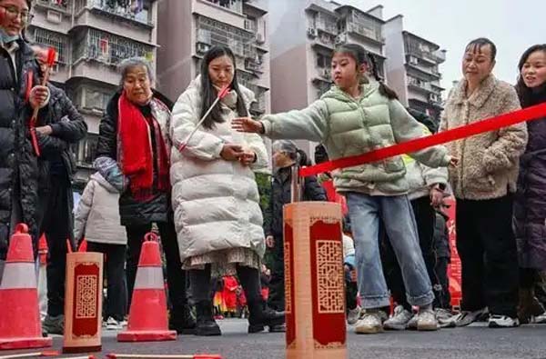 社区学院贺岁迎春 两江新区天宫殿街道举行文艺汇演