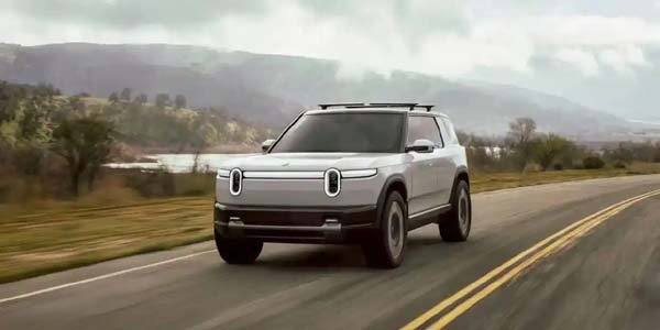 Rivian 挑战特斯拉：目标 2026 年实现“无需注视”自动驾驶