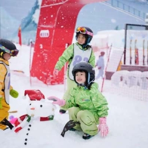 四川“滑雪”热度狂飙45%！寒假成都青少年滑雪培训火热