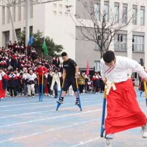 千余名中学生竞逐传统项目 运动会上“穿越”千年